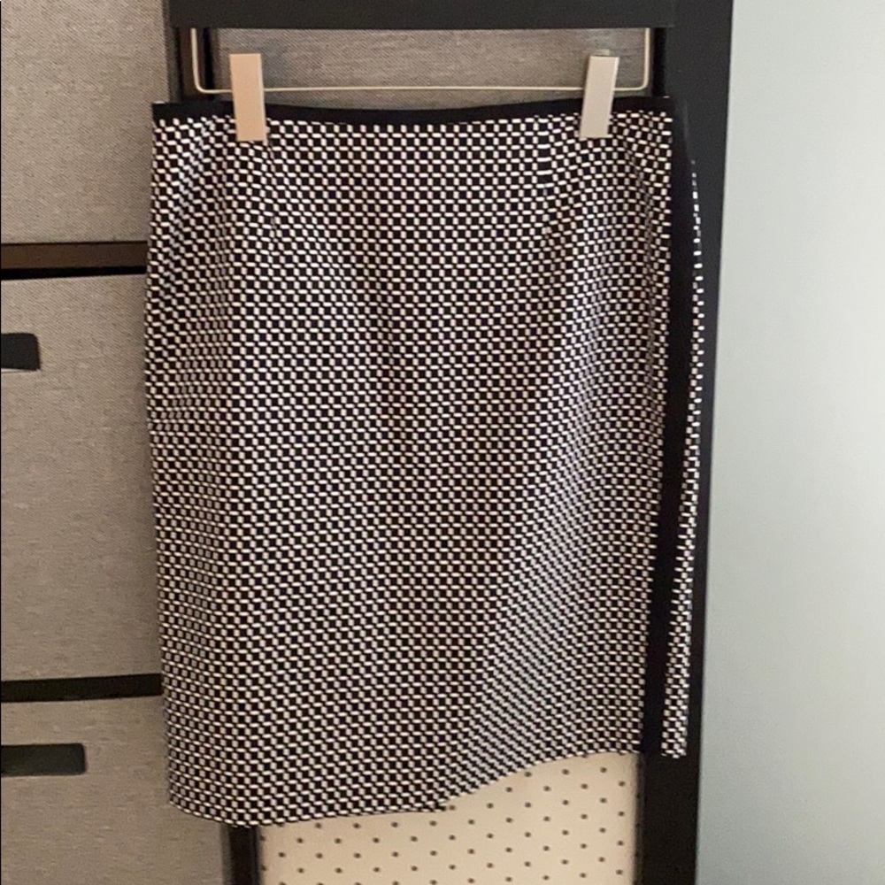 White House Black Market Geo Pencil skirt